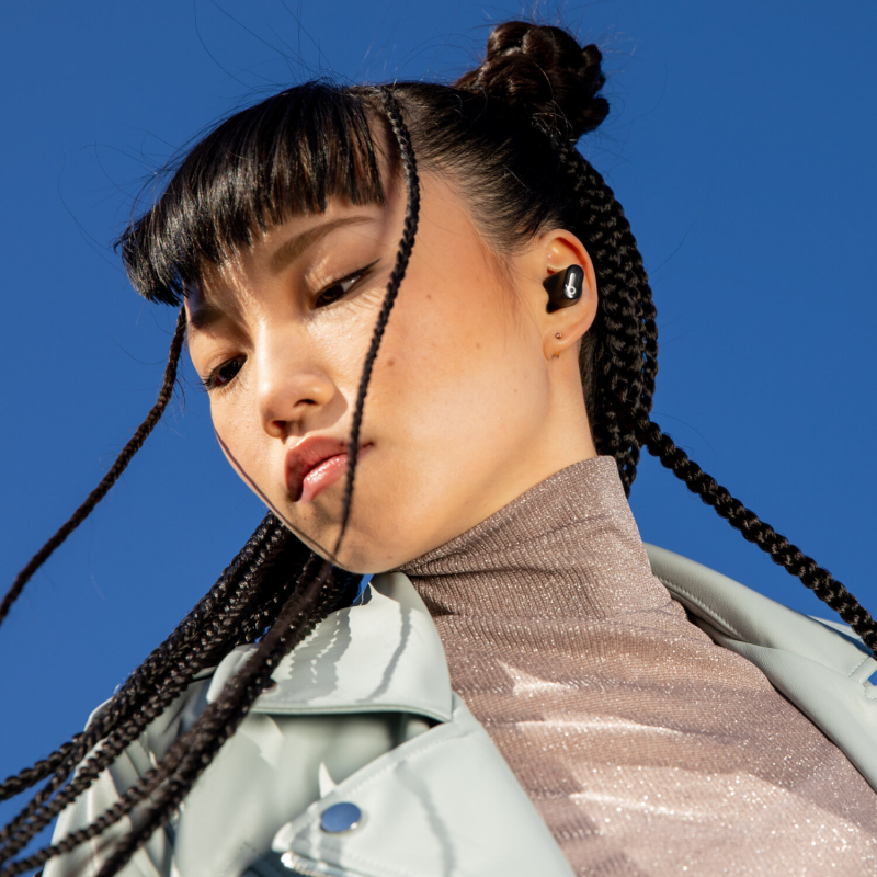 Беспроводные наушники Beats Studio Buds True с системой шумоподавления черного цвета